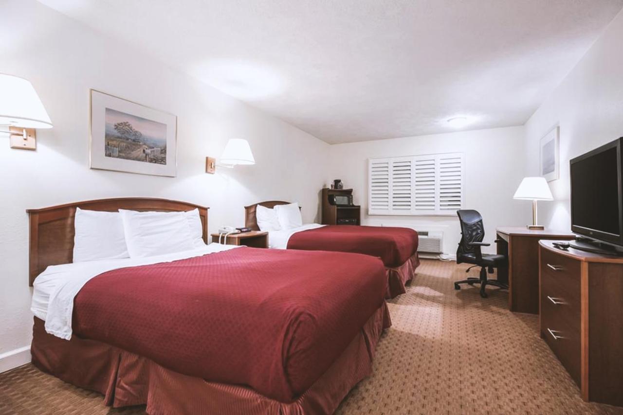 Sky-Palace Inn & Suites Mccook Ngoại thất bức ảnh